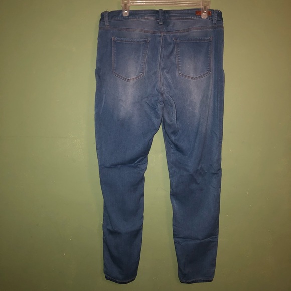 Lei Light Wash Jeggings (plus) - Picture 4 of 5